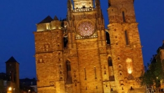 Trois «base jumpers» sautent à minuit de la cathédrale de Rodez